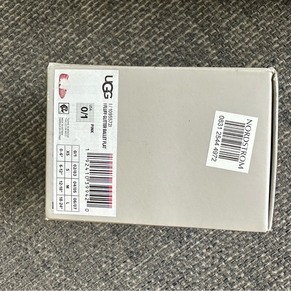 New in Box UGG Kids' Fluff Glitter Ballet Flat Shoe Size 0-1 - Picture 4 of 4